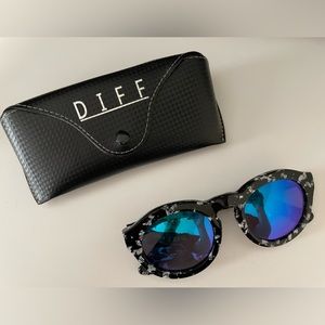 DIFF Sunglasses | Black and White Speckled